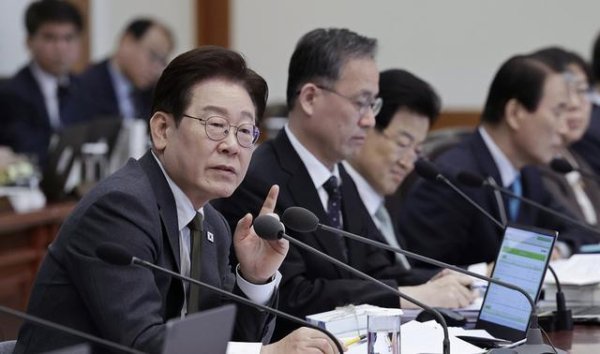 李在明敦促交战各方：根据人权和历史教训，朝世界期盼的和平迈进