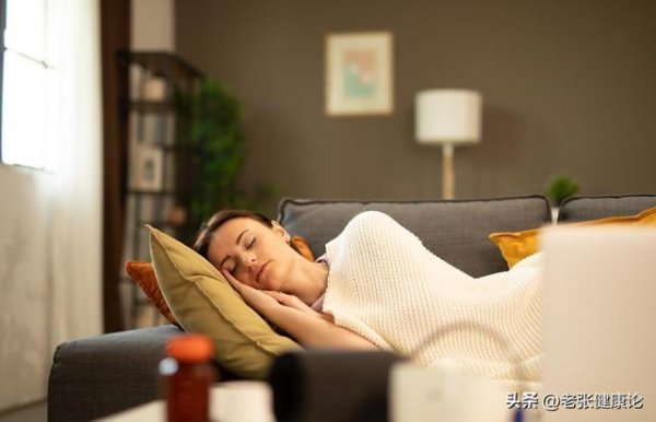 医生发现：每天饭后要午睡的人，用不多久身体会有5大改善